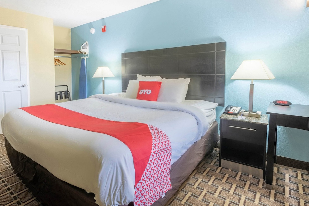 oyo hotel knoxville tn cedar bluff i 40
