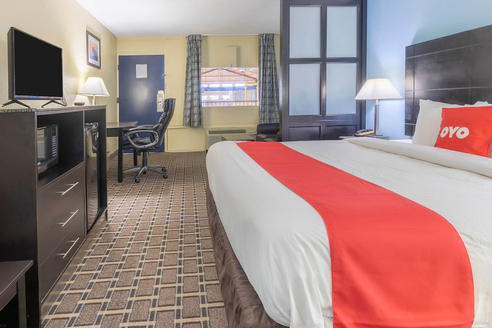 oyo hotel knoxville tn cedar bluff i 40