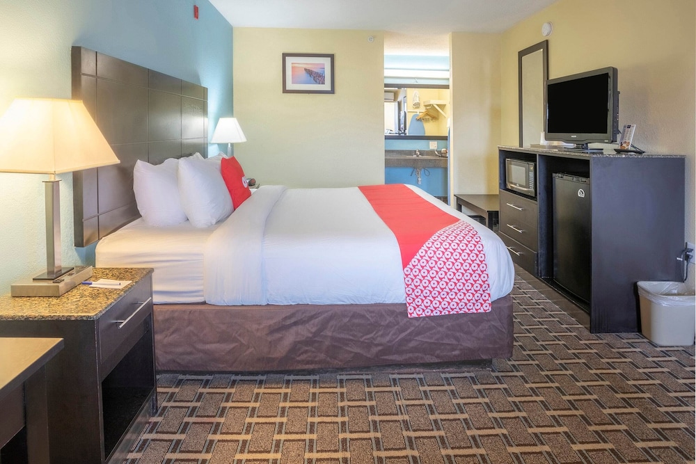 oyo hotel knoxville tn cedar bluff i 40