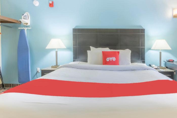 oyo hotel knoxville tn cedar bluff i 40