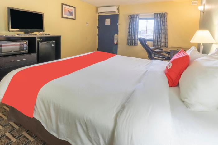 oyo hotel knoxville tn cedar bluff i 40