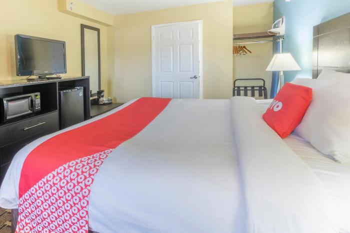 oyo hotel knoxville tn cedar bluff i 40