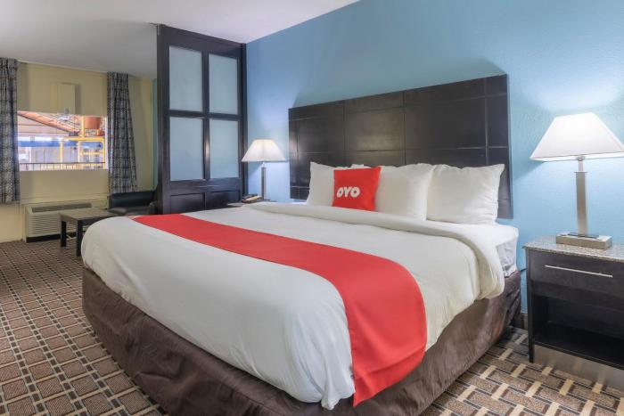 oyo hotel knoxville tn cedar bluff i 40