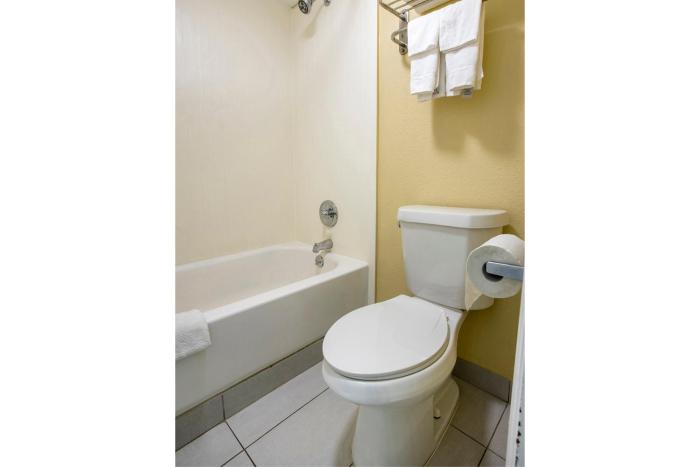 oyo hotel knoxville tn cedar bluff i 40