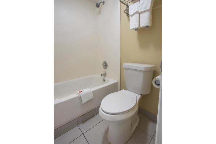 oyo hotel knoxville tn cedar bluff i 40