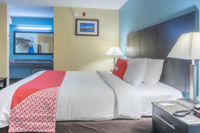 oyo hotel knoxville tn cedar bluff i 40