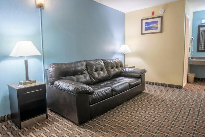 oyo hotel knoxville tn cedar bluff i 40