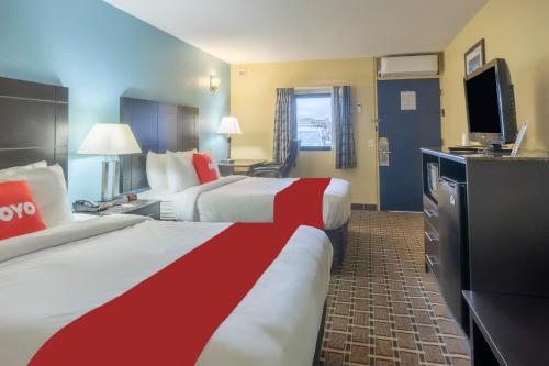 oyo hotel knoxville tn cedar bluff i 40