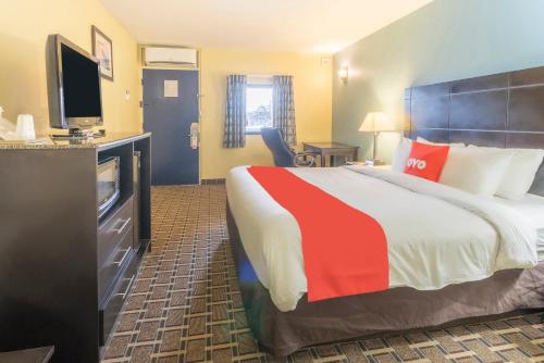 oyo hotel knoxville tn cedar bluff i 40