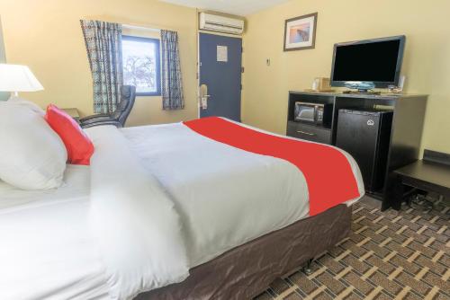 oyo hotel knoxville tn cedar bluff i 40