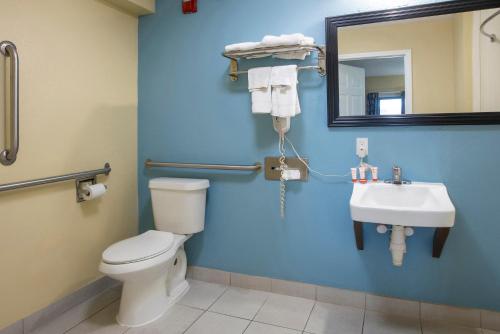 oyo hotel knoxville tn cedar bluff i 40
