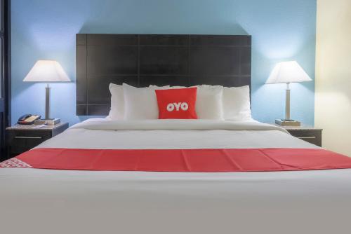 oyo hotel knoxville tn cedar bluff i 40