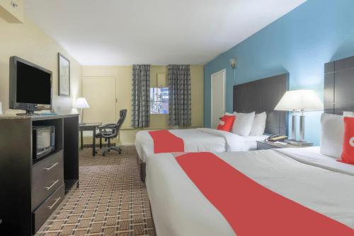 oyo hotel knoxville tn cedar bluff i 40