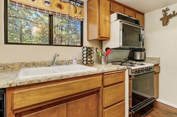 Bear Creek Inn,Big Bear Lake>>Big Bear City,3 star