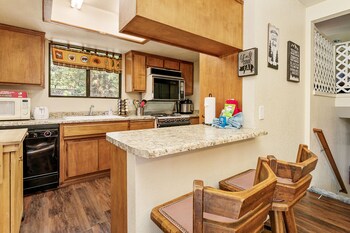 Bear Creek Inn,Big Bear Lake>>Big Bear City,3 star