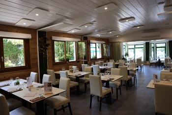 logis hotel larc en ciel