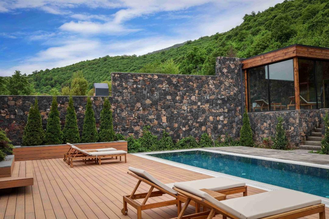 dilijani tun hotel and restaurant