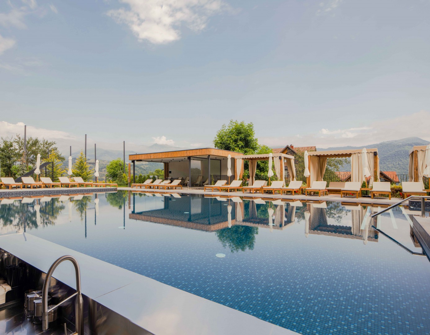 dilijani tun hotel and restaurant
