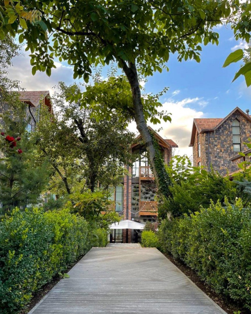 dilijani tun hotel and restaurant