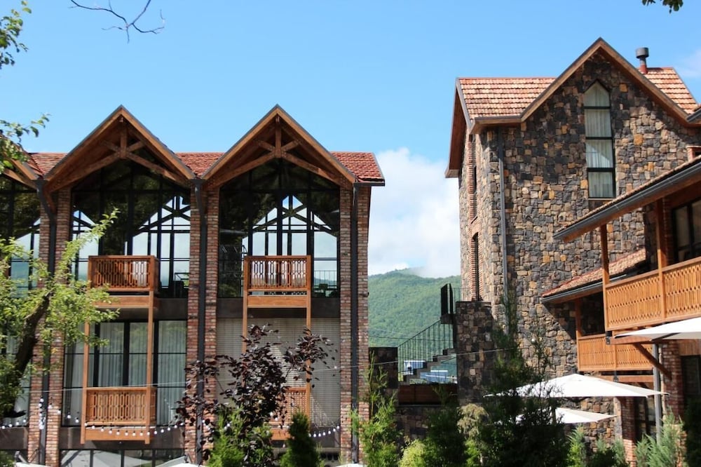 dilijani tun hotel and restaurant
