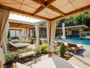 dilijani tun hotel and restaurant