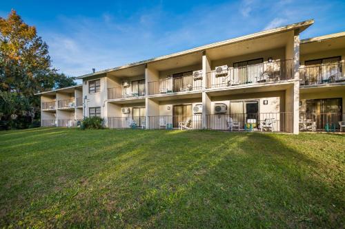 paddletail waterfront lodge trademark collection by wyndham