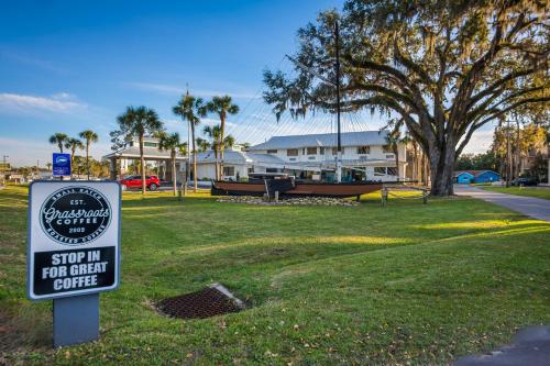 paddletail waterfront lodge trademark collection by wyndham