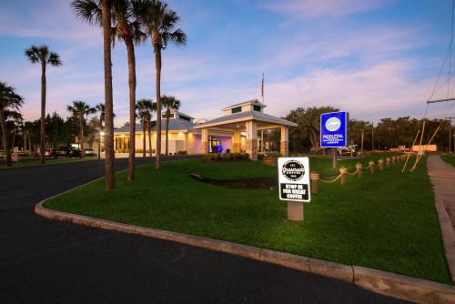 paddletail waterfront lodge trademark collection by wyndham