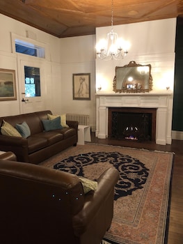 rogues harbor inn