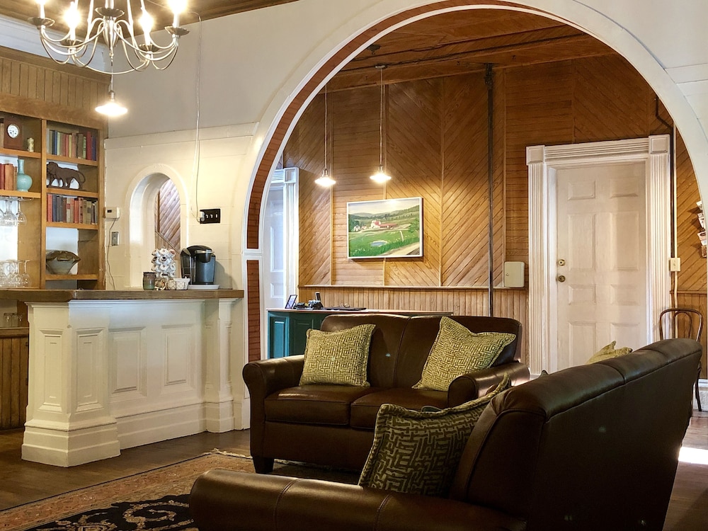 rogues harbor inn