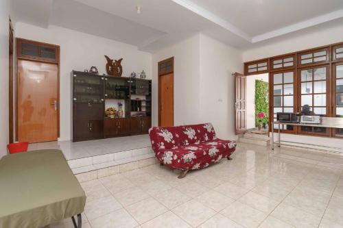 reddoorz syariah near exit toll jatiwarna 2