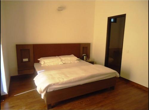 Barog Villa,Kasauli>>Barog,4 star
