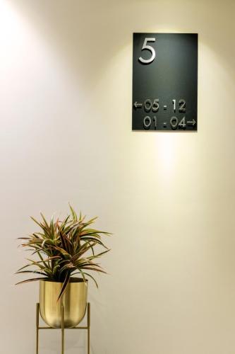 hotel paramount suites and service apartments