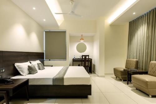 hotel paramount suites and service apartments