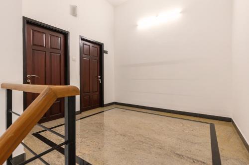 hotel paramount suites and service apartments