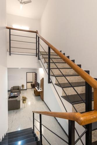 hotel paramount suites and service apartments