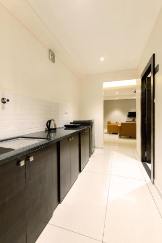 hotel paramount suites and service apartments