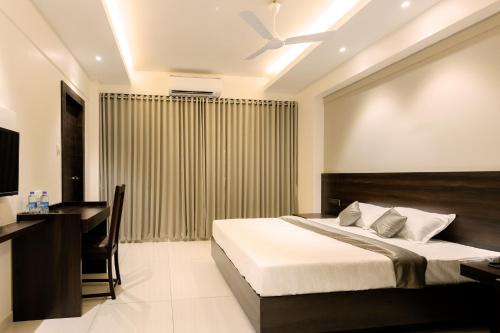 hotel paramount suites and service apartments