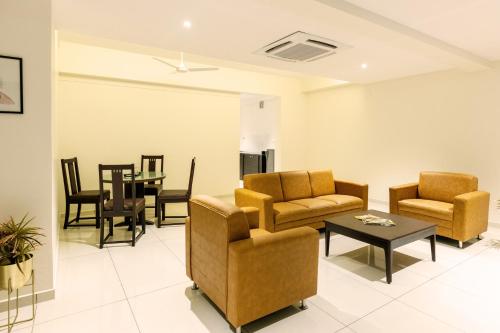 hotel paramount suites and service apartments