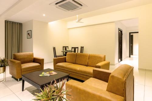 hotel paramount suites and service apartments