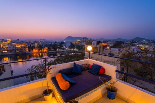 shalom backpackers udaipur adults only