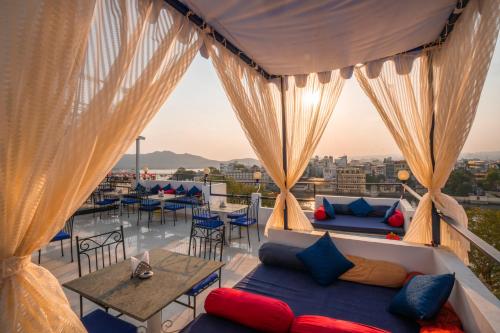 shalom backpackers udaipur adults only