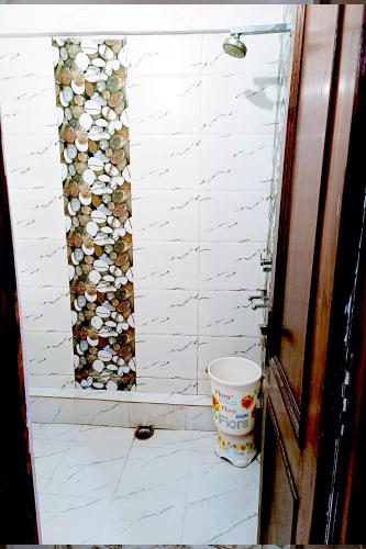hotel crystal deluxe at new delhi railway station