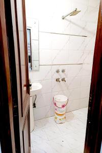 hotel crystal deluxe at new delhi railway station