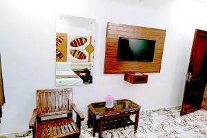 hotel crystal deluxe at new delhi railway station