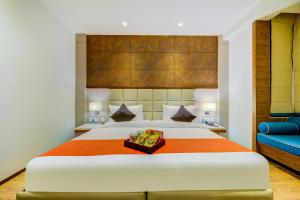 super townhouse chhatarpur near metro park