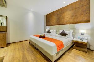 super townhouse chhatarpur near metro park