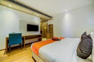 super townhouse chhatarpur near metro park