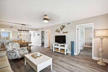 seacrest 407 2 bedroom condo by redawning