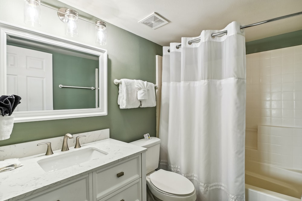 seacrest 703 2 bedroom condo by redawning